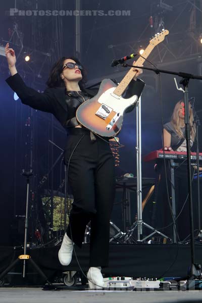 ANNA CALVI - 2018-08-25 - SAINT CLOUD - Domaine National - Scene de la Cascade - 